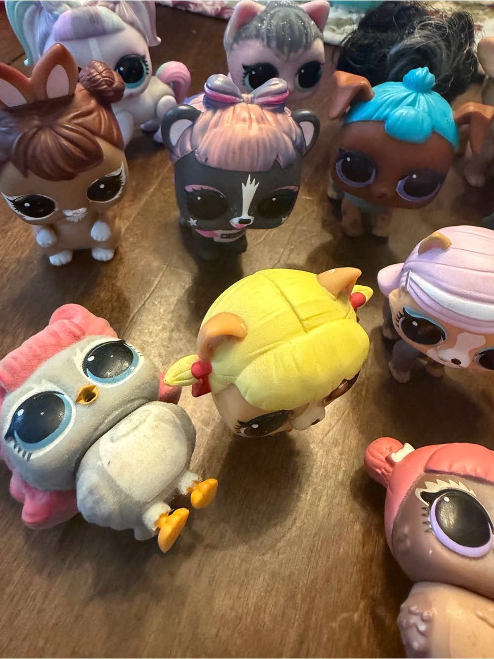 L.O.L. Surprise! Pets Assorted Collectible Figures - Multicolor Lot of 24 - Picture 5 of 6